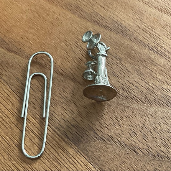 Breloque vintage pour bracelet/téléphone à cornet - Picture 2 of 4